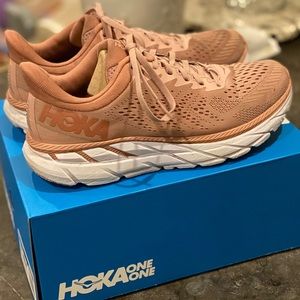 Hoka One One Clifton 7